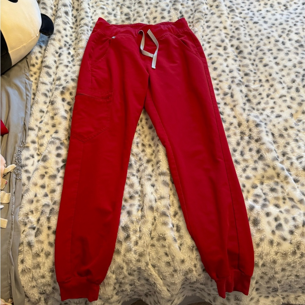 Pop of red figs joggers size xs regular length